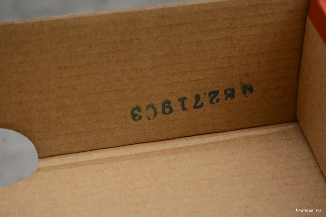 (2019) Retro 378037-061  Jordan Bred 11 Playoffs 0203